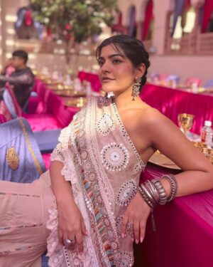 Kritika Khurana Instagram - Hair can make or break a look. Here are some of our favorite hairstyles for this wedding season to save for later. ✨