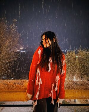 Kritika Khurana Instagram - freezing here in manali ❄️
snowfallllllll