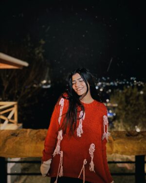 Kritika Khurana Instagram - freezing here in manali ❄️
snowfallllllll