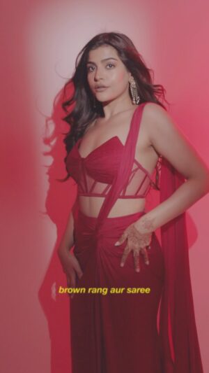 Kritika Khurana Instagram - desi girl forever 🔥
Red saree @karishmaashita
Black saree @shaybyshubhamtak