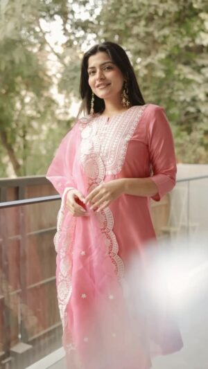 Kritika Khurana Instagram - Time to upgrade your wardrobe! 🛍️✨ Shop 50-80% off on top fashion brands during the Amazon Wardrobe Refresh Sale. Here’s what I’m loving, share your top picks!

Look 1: 
Suit: Myx Women’s Rayon Salwar Suit
Bangles: Peora Traditional Antique Look Oxidised Gold Plated Bangle Set
Earrings: Traditional Oxidised Gold Plated Pearl Beads Kundan Chandbali Jumka Earrings

Look 2: 
Suit: Myx Women’s Solid Regular Embroidered Kurta Set with Organza Dupatta
Earrings: Traditional Oxidised Gold Plated Pearl Beads Kundan Chandbali Jumka Earrings

#Ad #Amazonwardroberefreshsale #AmazonWRS #Amazonfashionup