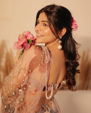 Kritika Khurana Instagram - 8 wedding hairstyles to steal the show!  Which one’s your vibe? 💕 #WeddingHair