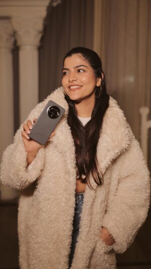 Kritika Khurana Instagram - Some nights are all about creating memories that last forever, and with the #realme14ProSeries5G - every moment shines brighter! ✨

From the Magic Triple Flash lighting up the party, to the fun and picture-perfect moments with the group of friends using AI Group Enhancement feature, just perfection! 📸💫

Don’t miss out – the sale is live now! Get the realme 14 Pro  5G starting at just ₹27,999/- and make every moment magical.

#SoClearSoPowerful
#realme14ProSeries5G #BeThePartySpotlight
#Ad