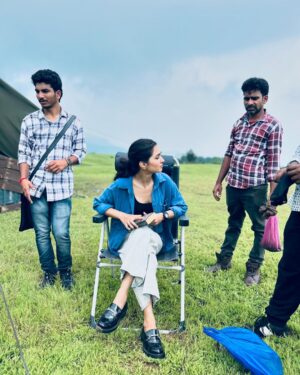 Kritika Singh Yadav Instagram - Aashiyan 🤍 lovely song @zeeshan_malang 🫰