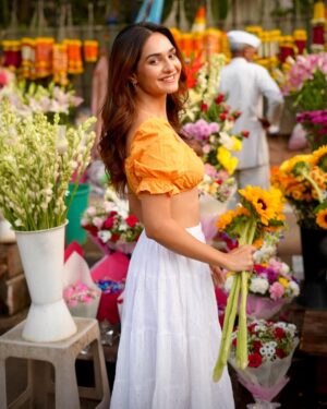 Kritika Singh Yadav Instagram - Bloom 🌻