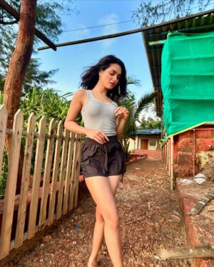 Kritika Singh Yadav Instagram - Lately 🙃