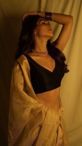 Actress Kritika Singh Yadav HD Photos and Wallpapers January 2024