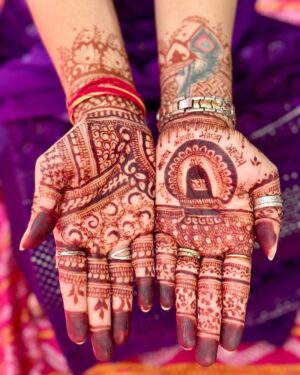 Krutika Desai Khan Instagram - ♥️✨♥️ ॐ नमः पार्वती पतये हर हर महादेव हर ♥️✨♥️

Mehendi by - @mehndi_art_by_priyanka