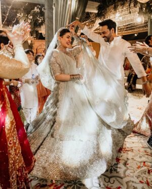 Kubra Khan Instagram - I wanted to Sparkle. @hijabomer you made me sparkle. Thank you. - Few glimpses of a beautiful night filled so love and laughters. Thank you @yrattamedia for such beautiful memories. And of course, my glam up by none other than @mubsher.bhatti