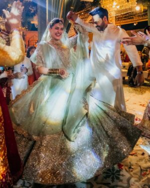 Kubra Khan Instagram - I wanted to Sparkle. @hijabomer you made me sparkle. Thank you. - Few glimpses of a beautiful night filled so love and laughters. Thank you @yrattamedia for such beautiful memories. And of course, my glam up by none other than @mubsher.bhatti