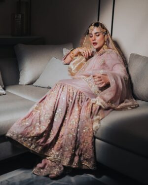 Kubra Khan Instagram - I couldn’t have asked for a prettier jora to get Ruksat off in. @haseensofficial thank you so much for bringjng my vision to life ❤️🥰 You've won my heart 🥰❤️

❤️ @syedsaqlain1 for capturing it in such a beautiful way 🙏🏼🥰
