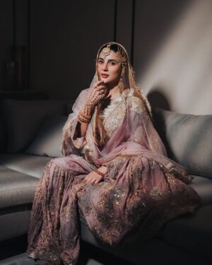 Kubra Khan Instagram - I couldn’t have asked for a prettier jora to get Ruksat off in. @haseensofficial thank you so much for bringjng my vision to life ❤️🥰 You've won my heart 🥰❤️

❤️ @syedsaqlain1 for capturing it in such a beautiful way 🙏🏼🥰