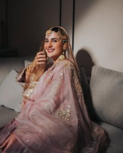 Actress Kubra Khan HD Photos and Wallpapers March 2025
