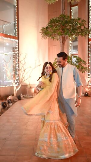 Kubra Khan Instagram - I still can’t believe yeh Saari Kushiyan humari hain 🥹🙏🏼🧿✨… 

Protect Pliss 🙏🏼🥺