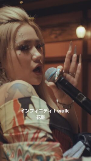 LANA Instagram - レッドブル・スタジオを飛び出して妖艶なRed Bull RASENを披露👘🇯🇵 @3pylanabby 

#RedBullRASEN EP29 公開⚡️
LANA / Medusa / E.V.P / IFE
prod. by Koshy 

映像本編はプロフィール🔗から✔️

#レッドブル #翼をさずける #ヒップホップ #ラップ #マイクリレー #jhiphop #LANA #Medusa #EVP #IFE