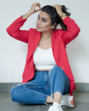 Lakshmi Nakshathra Instagram - A pinch of style, and a whole lot of attitude—that’s what my blazer game is all about 💫

#lakshminakshathra 

📸. @libzalonso 
Muah @asmeena_hayas
Retouch @ajmaltorres 
Styling @stylewithandriya