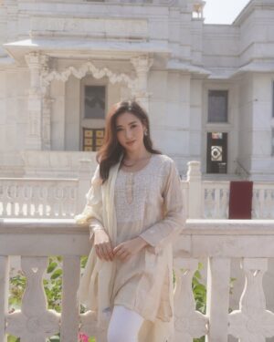 Laksmi De-Neefe Suardana Instagram - 🪷✨

Sharing some poems I read at today’s beautiful Yoga & Poetry session with @yogashle @shelftherapyclub It was very exciting to bring this practice to life & hopefully I can share it with all of you one day. Feeling blessed & throwing it back to visiting Lakshmi Narayan temple in Jaipur ✨