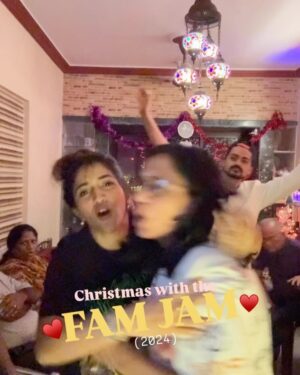 Larissa Dsa Instagram - Some beautiful Christmas moments through the years 🥹

Compliments of the season everyone ♥️

May you all feel the joy of Christmas throughout the year, and blessings of the almighty to you and your family.

-Love & Laughter,
Larissa 😘

Edited on @lightroom 
Handwritten & graphics on @procreate