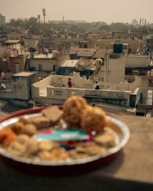 Larissa Dsa Instagram - Kai Po Che 🪁

@larissa_wlc X @haram_khor_ 📸

Kites in the air, joy everywhere,
Uttarayan in Ahmedabad feels so rare.
Good food, kind people, and happy vibes,
This festival fills hearts and brightens lives.

Thank you @living_clicks @bhoommss for all the help 🤗

#uttaryan #kite #gujarat #ahemdabad #india #festival #vibe #explore #postivevibes #makarsankranti
