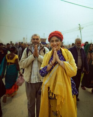 Larissa Dsa Instagram - Chapter III 🌺 – The Journey, Every Day 🌞

Travel teaches you that uncertainty and little road bumps aren’t just part of the story—they’re what make it exciting, right?!😍

Years ago, I read about the Mahakumbh—probably saw some photos and videos online—and wondered, “Why would I ever go there?” 😦

The sheer magnitude, the sea of people, the chaos… it felt overwhelming, almost unimaginable. 😩

And yet, here I am, standing amidst it all, realizing that some experiences aren’t meant to be understood from afar—they’re meant to be lived, felt, and completely surrendered to.😇

I travel to see things as they are. Of course, I want to experience the world’s great wonders—the ones on everyone’s bucket list—I LOVE THAT! 😌 But there’s something else, something deeper about watching people go about their everyday lives, and being able to speak with them, know them a little, and understand the world better. 🌍 

But I will not deny it. Sometimes, it’s inconvenient. 🥲The crowds, the exhaustion, the unpredictability of it all. 😖But more often than not, I find myself pausing, taking it all in, and thinking, “Ahhh, I didn’t know that. And now I do. Lesson learnt, and I’m glad—I get to see this through a different lens, a different perspective now.”

Travel is all about learning to change your perspective for the better. And Im so happy, I could visit the Kumbh Mela this year to witness everything firsthand. 🙏🏼 GRATITUDE ONLY!!!🙏🏼🤩🥹

Shot by @piyush_tanpure 
Edited by me on @lightroom with #larissapresets 

(#larsatravels #larsainkumbh #kumbhmela #travelrealindia #indiatravelgram )