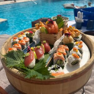 Laura Hamilton Instagram - My favourite ➡️ 🍱🍣
.
.
.
#dubai #myrixosmoments @rixospremiumdubai #travel #destination