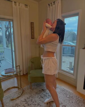 Laura James Instagram - 4 weeks with my little smoosh 🥹🕊️🎀🫶🏻