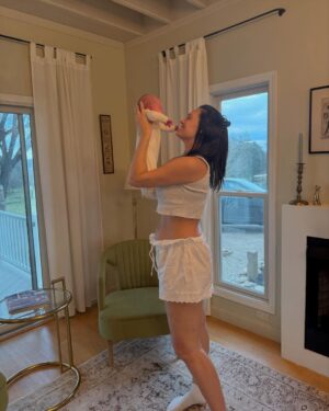 Laura James Instagram - 4 weeks with my little smoosh 🥹🕊️🎀🫶🏻