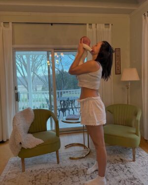 Laura James Instagram - 4 weeks with my little smoosh 🥹🕊️🎀🫶🏻