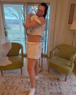 Laura James Instagram - 4 weeks with my little smoosh 🥹🕊️🎀🫶🏻