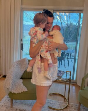 Laura James Instagram - 4 weeks with my little smoosh 🥹🕊️🎀🫶🏻