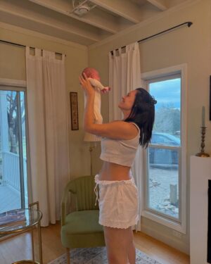 Laura James Instagram - 4 weeks with my little smoosh 🥹🕊️🎀🫶🏻