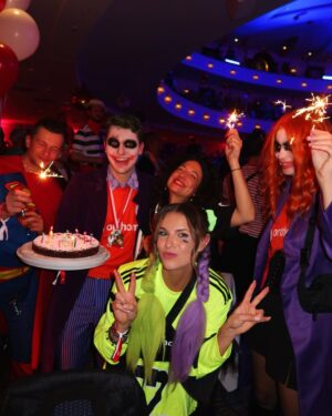 Laura Wontorra Instagram - So this is 36 🥳 Dear Family & Friends you made it a special one ❤️ @wontorriors x effzeh 🖤🧡👐