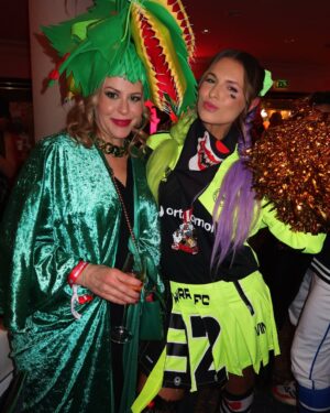 Laura Wontorra Instagram - So this is 36 🥳 Dear Family & Friends you made it a special one ❤️ @wontorriors x effzeh 🖤🧡👐