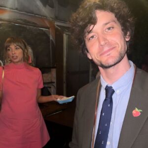 Lauren Lapkus Instagram - HAPPY BIRTHDAY, MIKE!! It’s hard to find a pic of you without our kids 🥹 You’re the best dad and partner I could imagine. Here’s to a great year ahead!! 🥂😘❤️💐