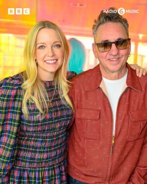 Lauren Laverne Instagram - What a gorgeous session from @richardhawley ✨

Listen to the session and his chat with Lauren on @bbcsounds and on your Smart Speaker