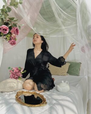 Lavanya Srivastava Instagram - Hurray!! Canadian premium lingerie brand @lavieenrose.india is finally here in India. Now I can shop all my favourite lingerie, sleep wear and lounge wear from the brand. @apparelgroupindia 

Available on @myntra @nykaafashion 

#lavieenrose #lavieenroseindia #newarrival #premiumlingerie