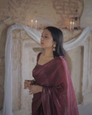 Lavanya Srivastava Instagram - Blend of magical mysteries and nostalgia 🥀 
.
.
.
.
#darkacademia #magicalmystery #unfolding #indianwear #ethnicwear #saree #ethnicfashion #minimalethic #minimaliststyle