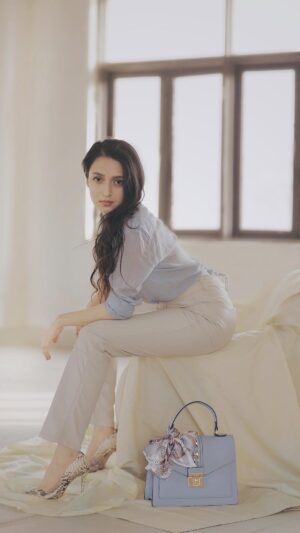 Lavanya Srivastava Instagram - The age of effortless - minimal style is here 🤍🦋
And it’s never going out of fashion (at least not for me)
.
.
.
.
.
.
#minimalstyle #minimalist #minimalistfashion #minimalstreetstyle #basicstyle #lavanyasrivastava #stylediaries #personalstyle #lucknowcity #neutralpalette #mumbaiinfluencer