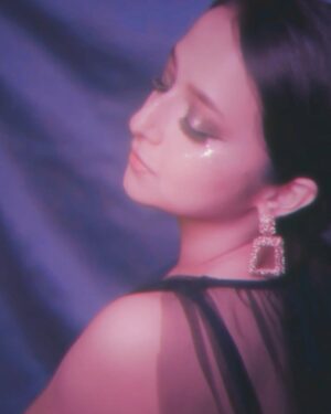Lavanya Srivastava Instagram - 💜💜💜

.
.
.
📸 @ammy_aameen 
#norvina #anastasiabeverlyhillsindia @anastasiabeverlyhills @anastasiabeverlyhills @norvinacosmetics @norvina #holidaymakup #christmasglam #newyearglam #purpleaesthetic #glammakeup #glittereyeshadow #lavanyasrivastava #sparkling #holidayseason