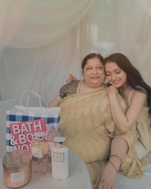 Lavanya Srivastava Instagram - Mom, you have no idea how often I count my blessings for having you in my life. To be honest, you are all that I have and you’ll always be my everything. 
So this mother’s day, for my beautiful mom, I chose something just as special as her. @bathandbodyworksindia has some of her favourite products and I was certain that she's going to love the new Pure Wonder collection. The fragrance is so beautiful, it’s definitely called scent of the season for a reason. (Honestly, it’s one of my recent favourites too) 

Celebrate this mother’s day with bathandbodyworks ❤️

#givebathandbodyworks #bathandbodyworks #bathandbodyworkscandles #bathandbodyworksindia #mothersday #mothersdaygift