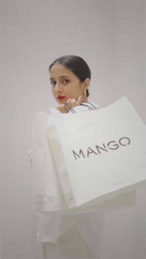 Lavanya Srivastava Instagram - One thing you love while shopping is the ability to feel the material and find your perfect fit.
With an offline experience of your favourite Mango store in the heart of Lucknow City, the dream comes true.
Come experience the joy and ease of shopping offline at the exclusive Mango Store- now open at Fun Republic Mall, Lucknow.
@mango @mangostores_india 

#MANGOlovesLucknow #MANGOXFunRepublic #MANGOSeasonInLucknow #MANGOIndia #ad

📸 @ammy_aameen