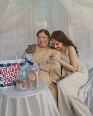 Lavanya Srivastava Instagram - Mom, you have no idea how often I count my blessings for having you in my life. To be honest, you are all that I have and you’ll always be my everything. 
So this mother’s day, for my beautiful mom, I chose something just as special as her. @bathandbodyworksindia has some of her favourite products and I was certain that she's going to love the new Pure Wonder collection. The fragrance is so beautiful, it’s definitely called scent of the season for a reason. (Honestly, it’s one of my recent favourites too) 

Celebrate this mother’s day with bathandbodyworks ❤️

#givebathandbodyworks #bathandbodyworks #bathandbodyworkscandles #bathandbodyworksindia #mothersday #mothersdaygift