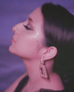 Lavanya Srivastava Instagram - 💜💜💜

.
.
.
📸 @ammy_aameen 
#norvina #anastasiabeverlyhillsindia @anastasiabeverlyhills @anastasiabeverlyhills @norvinacosmetics @norvina #holidaymakup #christmasglam #newyearglam #purpleaesthetic #glammakeup #glittereyeshadow #lavanyasrivastava #sparkling #holidayseason