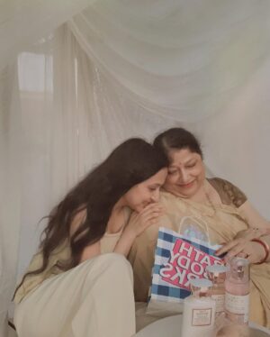 Lavanya Srivastava Instagram - Mom, you have no idea how often I count my blessings for having you in my life. To be honest, you are all that I have and you’ll always be my everything. 
So this mother’s day, for my beautiful mom, I chose something just as special as her. @bathandbodyworksindia has some of her favourite products and I was certain that she's going to love the new Pure Wonder collection. The fragrance is so beautiful, it’s definitely called scent of the season for a reason. (Honestly, it’s one of my recent favourites too) 

Celebrate this mother’s day with bathandbodyworks ❤️

#givebathandbodyworks #bathandbodyworks #bathandbodyworkscandles #bathandbodyworksindia #mothersday #mothersdaygift