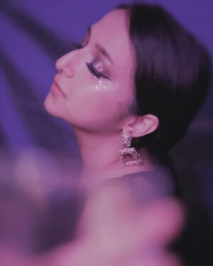 Lavanya Srivastava Instagram - 💜💜💜

.
.
.
📸 @ammy_aameen 
#norvina #anastasiabeverlyhillsindia @anastasiabeverlyhills @anastasiabeverlyhills @norvinacosmetics @norvina #holidaymakup #christmasglam #newyearglam #purpleaesthetic #glammakeup #glittereyeshadow #lavanyasrivastava #sparkling #holidayseason