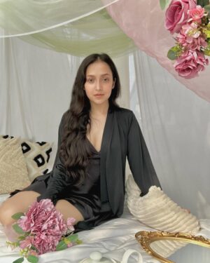 Lavanya Srivastava Instagram - Hurray!! Canadian premium lingerie brand @lavieenrose.india is finally here in India. Now I can shop all my favourite lingerie, sleep wear and lounge wear from the brand. @apparelgroupindia 

Available on @myntra @nykaafashion 

#lavieenrose #lavieenroseindia #newarrival #premiumlingerie