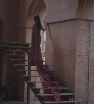 Lavanya Srivastava Instagram - mysteries unfolding 🥀

#lavanyasrivastava #ethnicwear  #minimalistfashion #aestheticedits #darkacademia #desidarkacademia #saree #explore