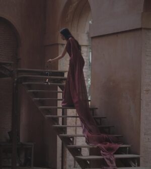 Lavanya Srivastava Instagram - mysteries unfolding 🥀

#lavanyasrivastava #ethnicwear  #minimalistfashion #aestheticedits #darkacademia #desidarkacademia #saree #explore