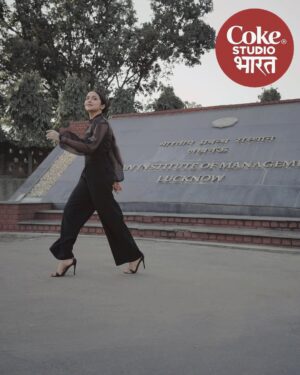 Lavanya Srivastava Instagram - Music lovers, we’ve got something exciting for you! Stay tuned for more deets coming super soon! ❤️👀🎼🎤🎸
@cokestudiobharat @cocacola_india
#ApnaSunao #CokeStudioBharat @iimlucknow_official 

#EscapeTheOrdinary #DawnOfDistruption #IIMLucknow #ManfestVarchasva #ad #collab