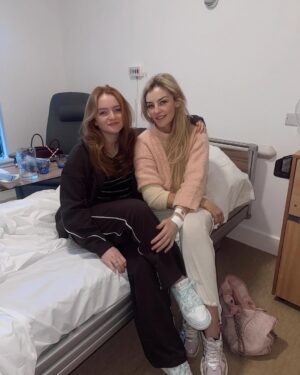 Leah McCourt Instagram - Day 14 post elbow surgery.  Can’t thank @kingsbridgeprivatehospital enough. The most amazing staff, nurses and doctors.  Especially thanks to Anthony McKenna and my surgeon Neville Thompson.  The floating body was so big he had to end up operating through my triceps tendon to remove it. 

Ready to start rehab and can’t wait to get back training.  Thanks to all my team.  Back soon @nextgenmmalpool @rygorpaul @forgephysioni @tommiddlebrough

And shout out to my Isabella helping me and getting straight A’s in her exams 📝👩‍🎓🩷